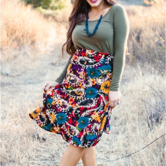 NWT LuLaRoe ‘Azure’ A-line Knee-Length Skirt Black w/ Purple Flowers Size 3X - Picture 9 of 10